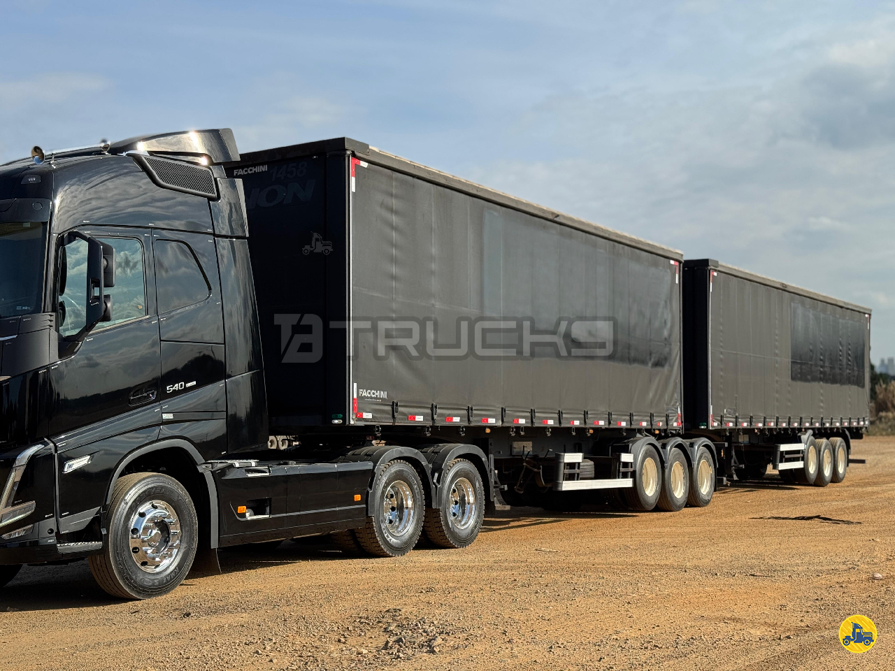 CARRETA SEMI-REBOQUE BAU SIDER Reta TB Trucks SAO JOSE DOS PINHAIS PARANÁ PR